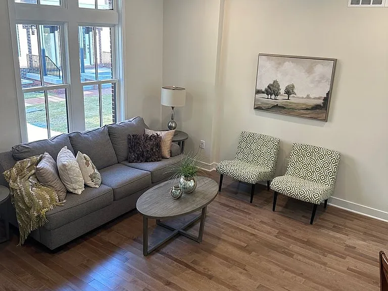 111-117 Thornton Ln — Photo 30