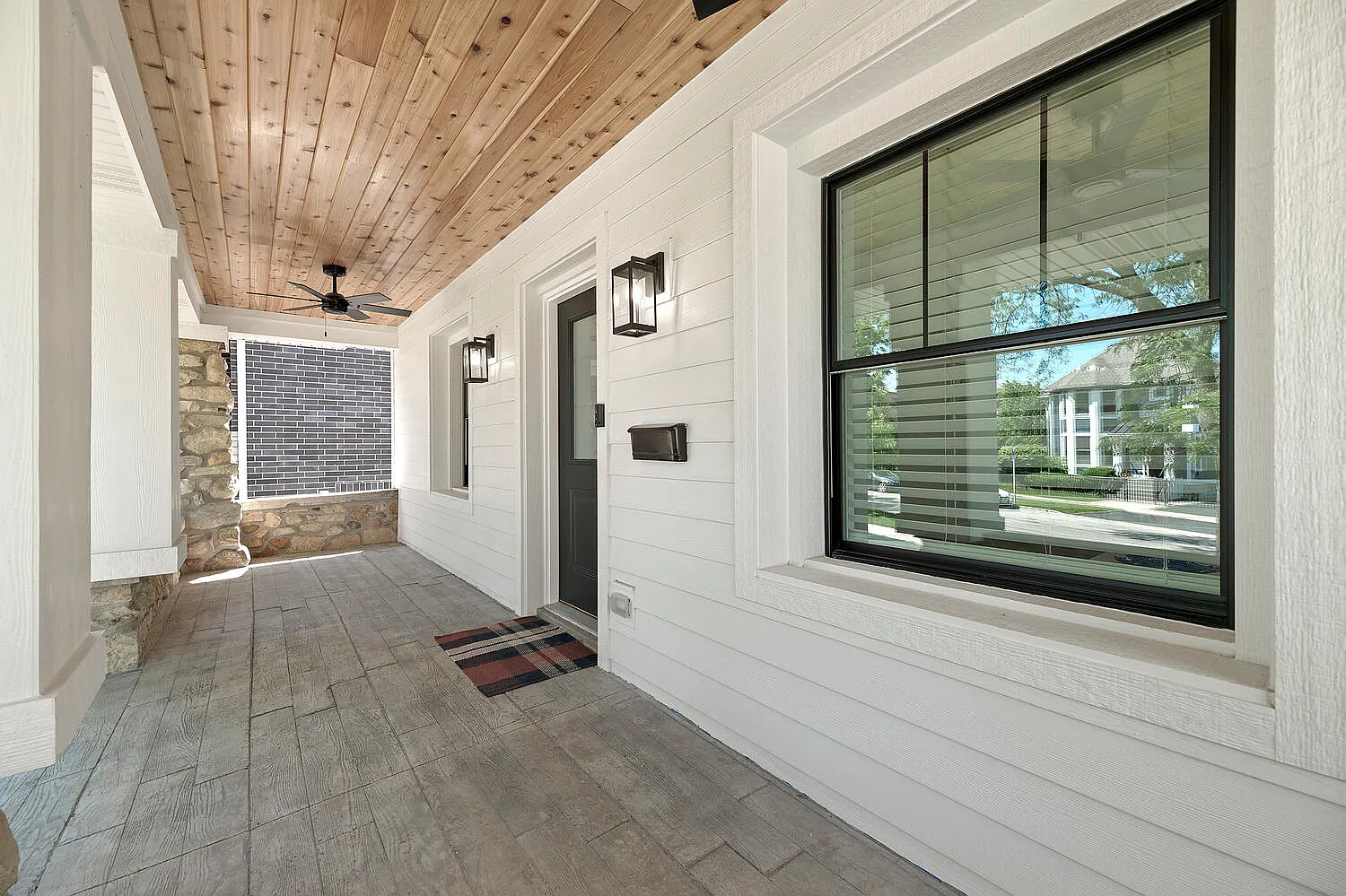 1205 Curtiss St — Photo 4