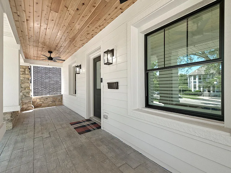 1205 Curtiss St — Photo 4