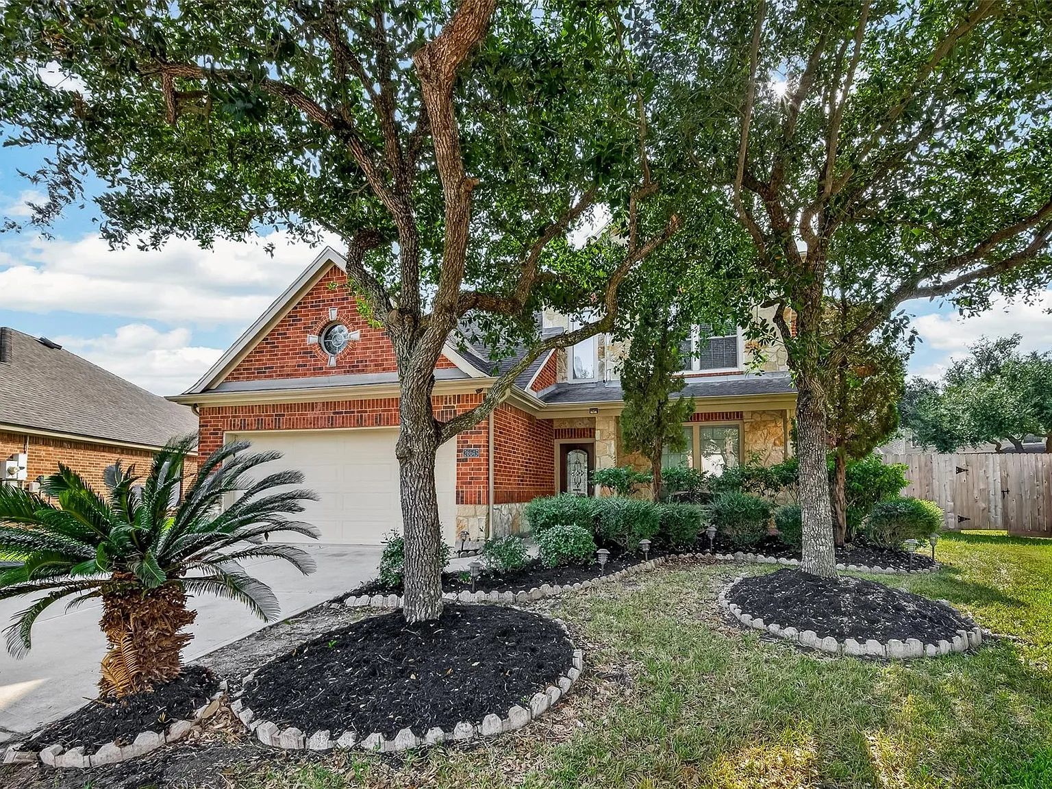 4 bed, 3.5 bath, 3379 sqft, $2,900 — Photo 2
