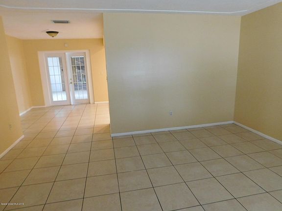 3rd image of 556 Ironwood Dr