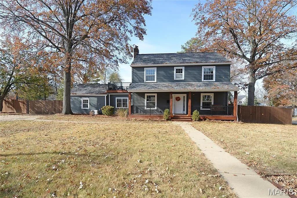 4 bed, 3.0 bath, 2019 sqft, $3,900 — Photo 2