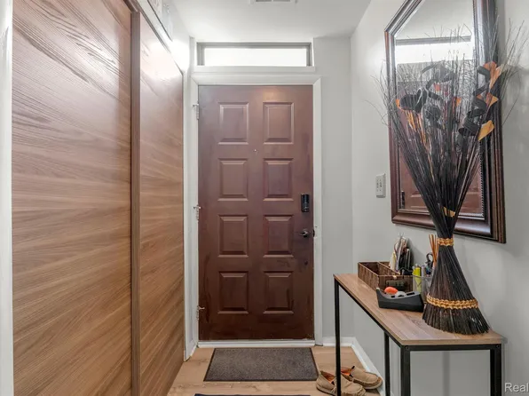 24147 Evergreen Rd, Southfield, MI 48075