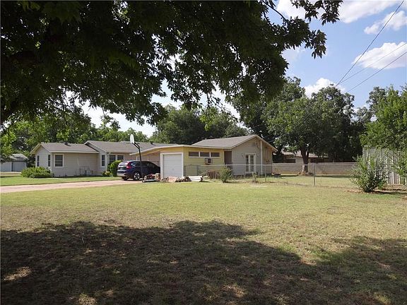 3rd image of 1025 Westridge Dr