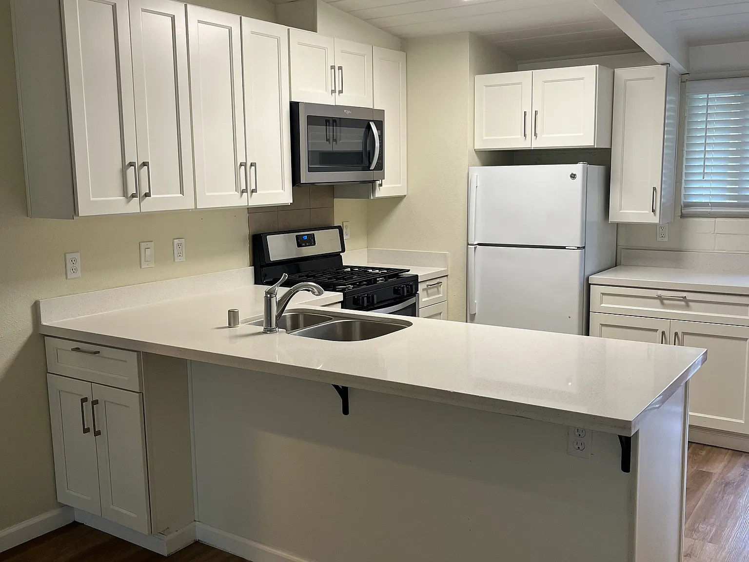 2 bed, 800 sqft, $1,950 — Photo 1