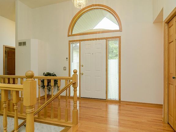 2nd image of 1009 Forest Glen Ct
