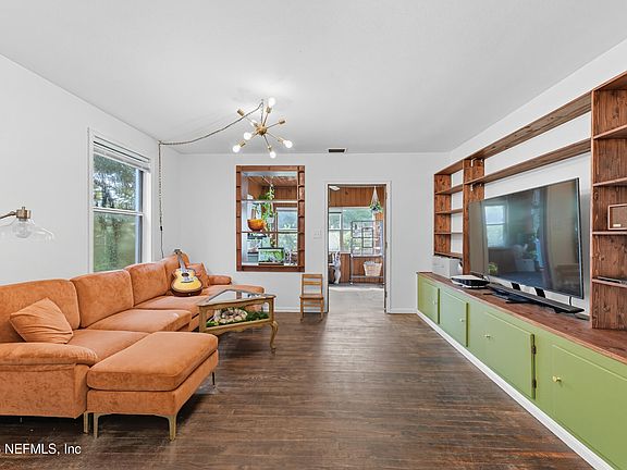3rd image of 3329 DELLWOOD Avenue