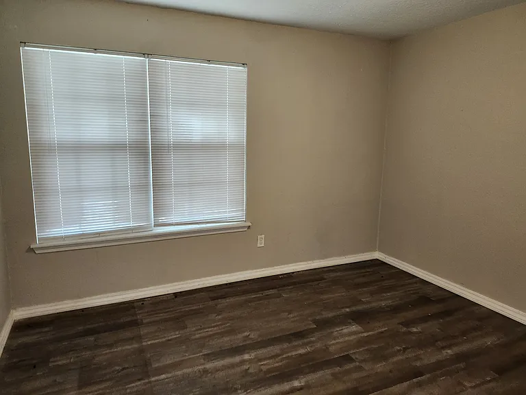 1008 S 8th St — Photo 11