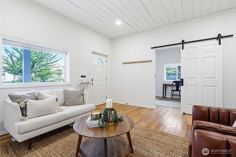 2nd image of 2322 Utter Street