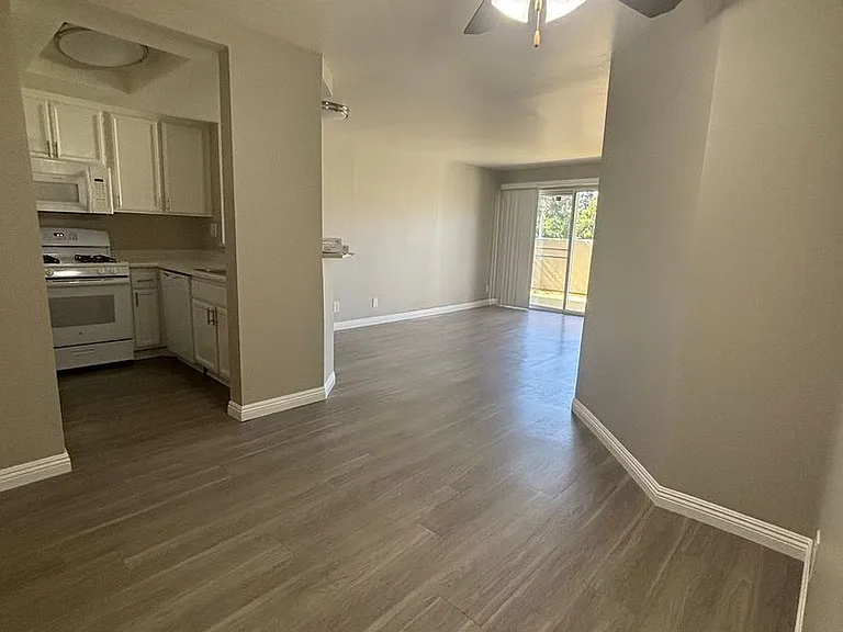 Laurel Canyon, 4500 — Photo 33