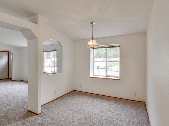 3rd image of 1546 Willow Ave