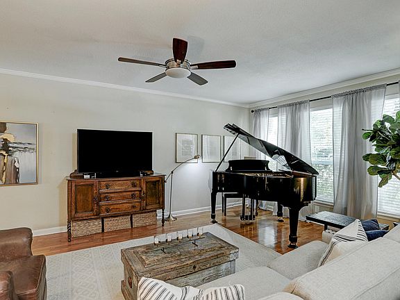 4th image of 8950 Chatsworth Dr #8950