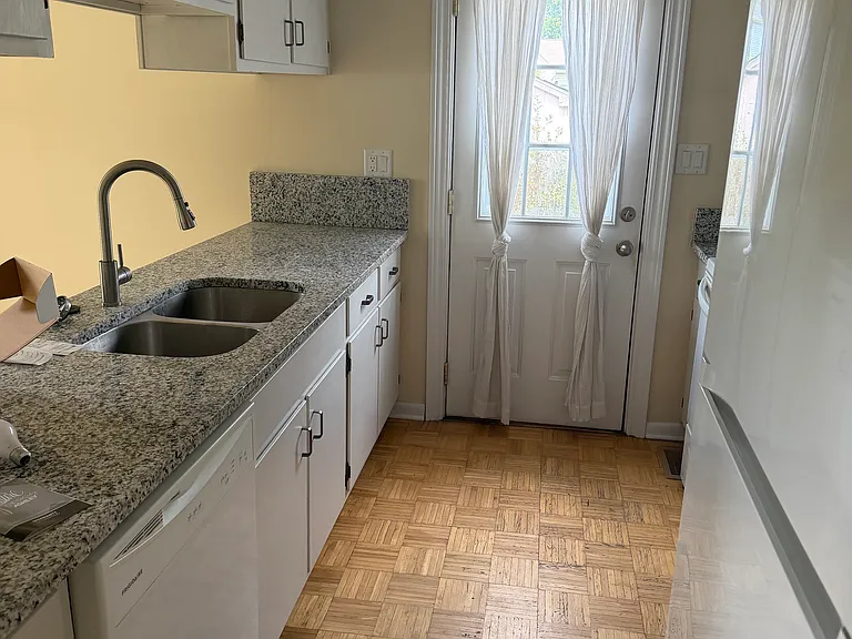 8711 Chloe Ct #8711 — Photo 13