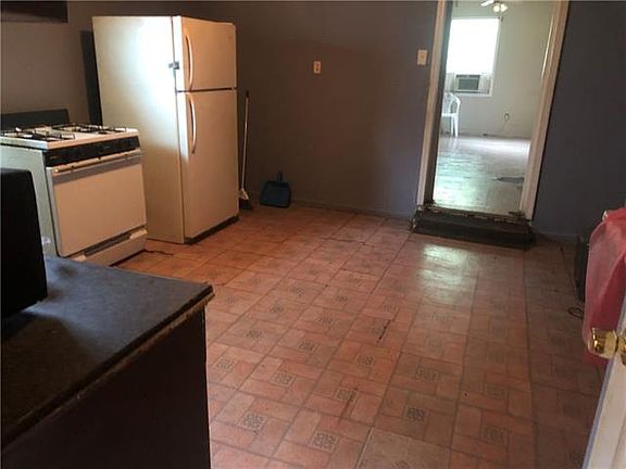 3rd image of 5916 Lafaye St