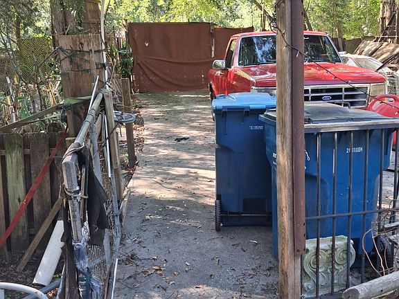 5th image of 165 Jessica Ln