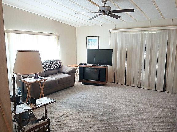 5th image of 409 Spring Lake Dr