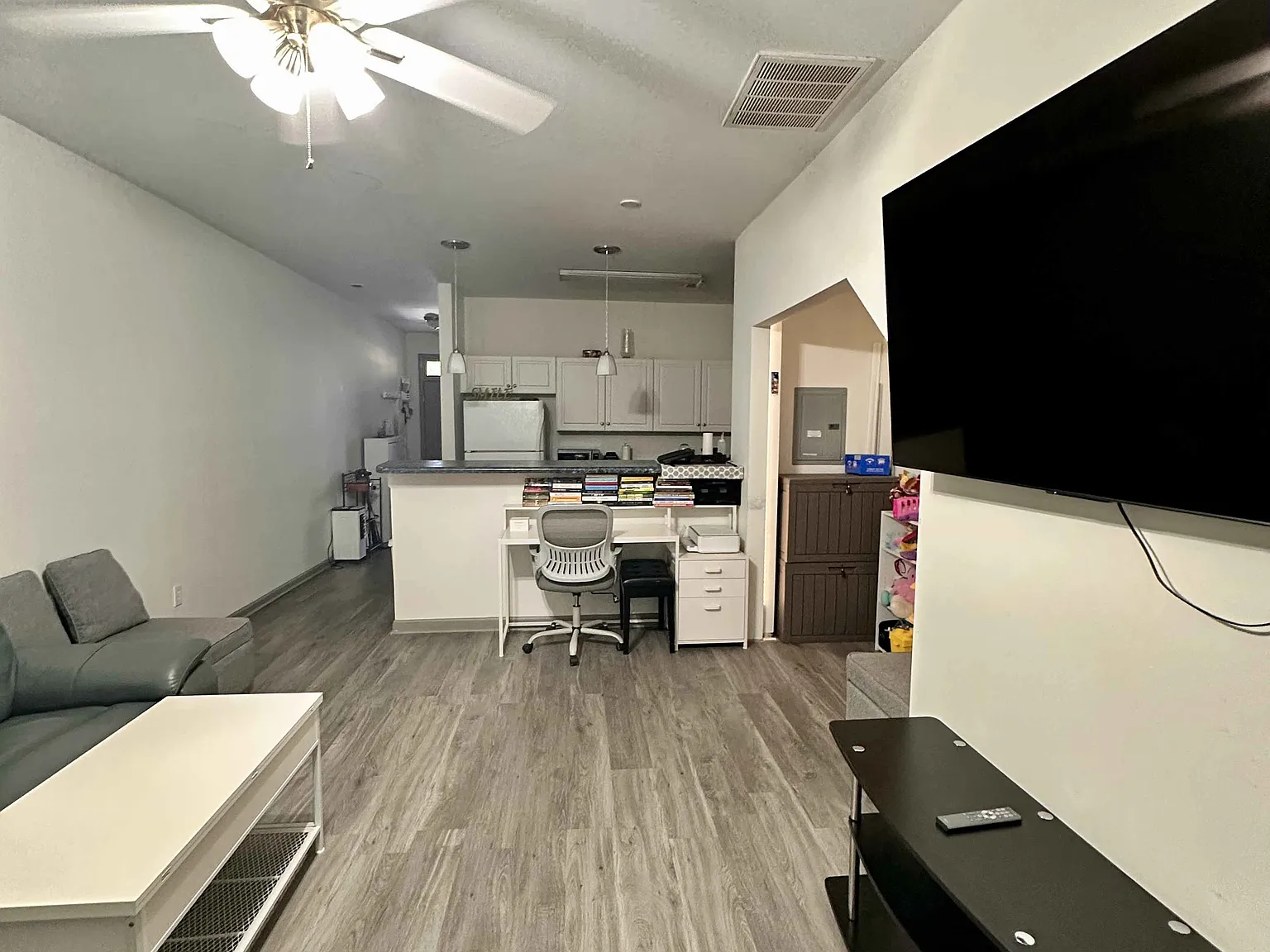 3 bed, 1195 sqft, $1,950 — Photo 2