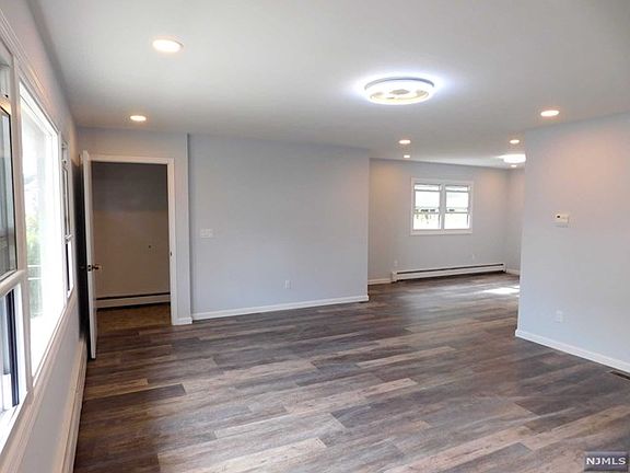 2nd image of 148 Thomas St Floor 2