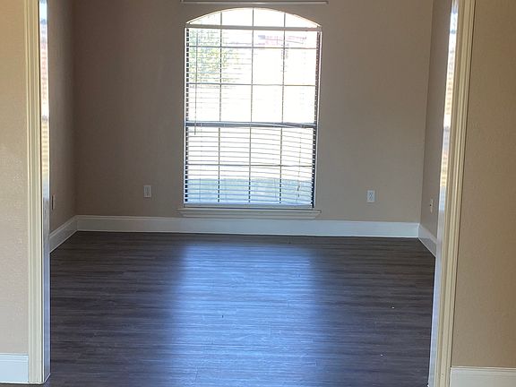 4th image of 2111 Meadowview Dr