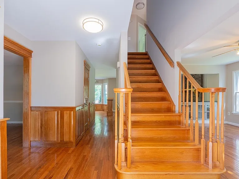 20 Bittersweet Dr — Photo 10