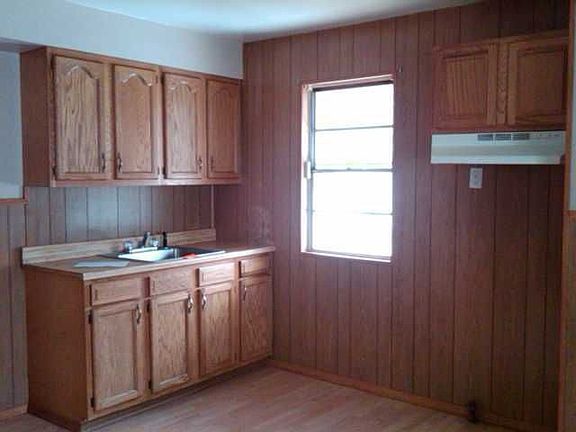 3rd image of 10082 Duke Dr