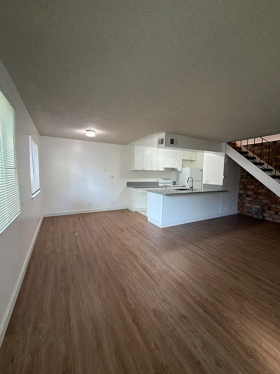 Building Photo - 4942 N Holt Ave #103