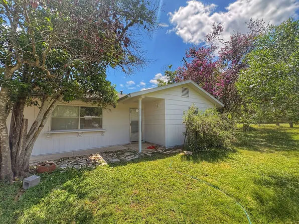 502 3rd St, Bandera, TX 78003