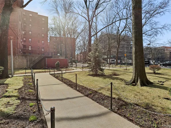 33-24 Junction Blvd #6R, Jackson Heights, NY 11372