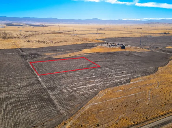 Vic Avenue Stw #C2-102, Lancaster, CA 93536