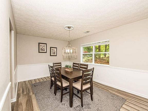 5th image of 180 Crabtree Dr