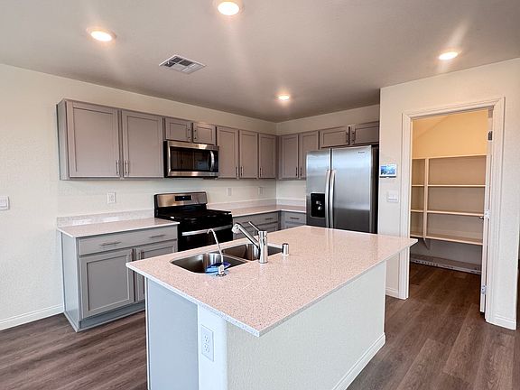 4th image of 10424 Polaris Ave