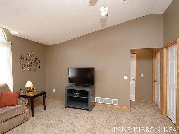 4th image of 423 Sunbrook St SE