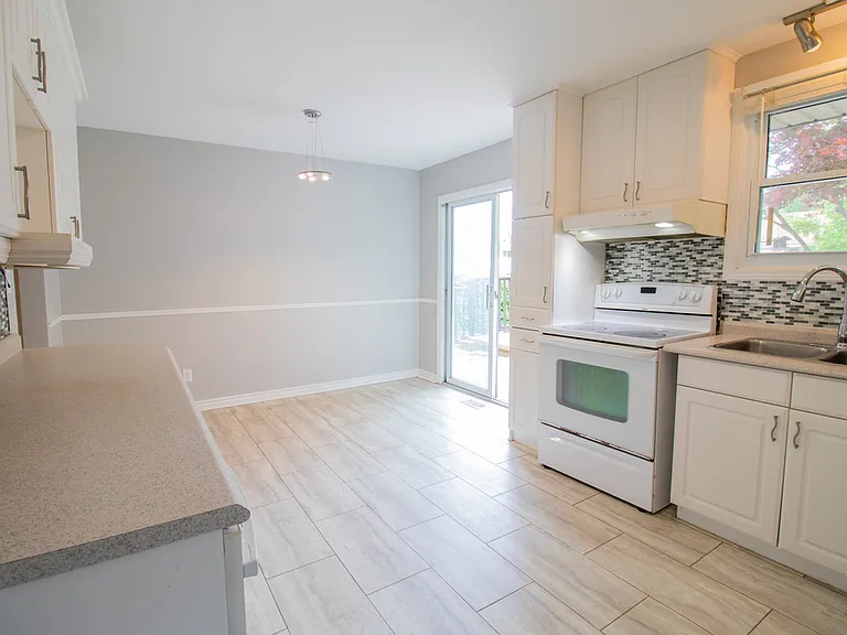 15 Sheridan Dr — Photo 7