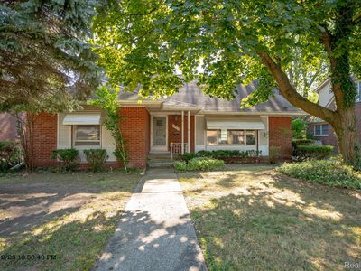 19984 Fairway Dr, Grosse Pointe Woods, MI, 48236