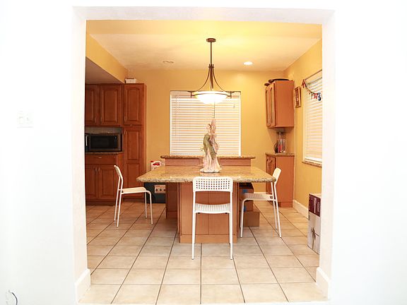 5th image of 1000 SW 67th Avenue