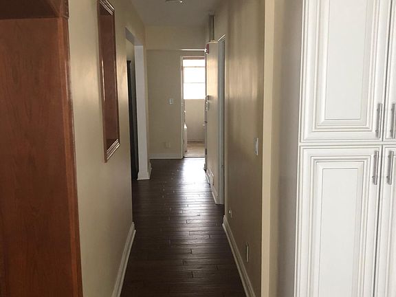 2nd image of 115 E Chicago Ave