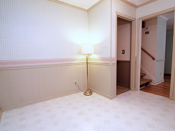 4th image of 2236 Linda St