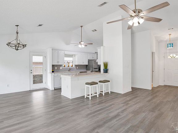 4th image of 3200 Mariners Dr
