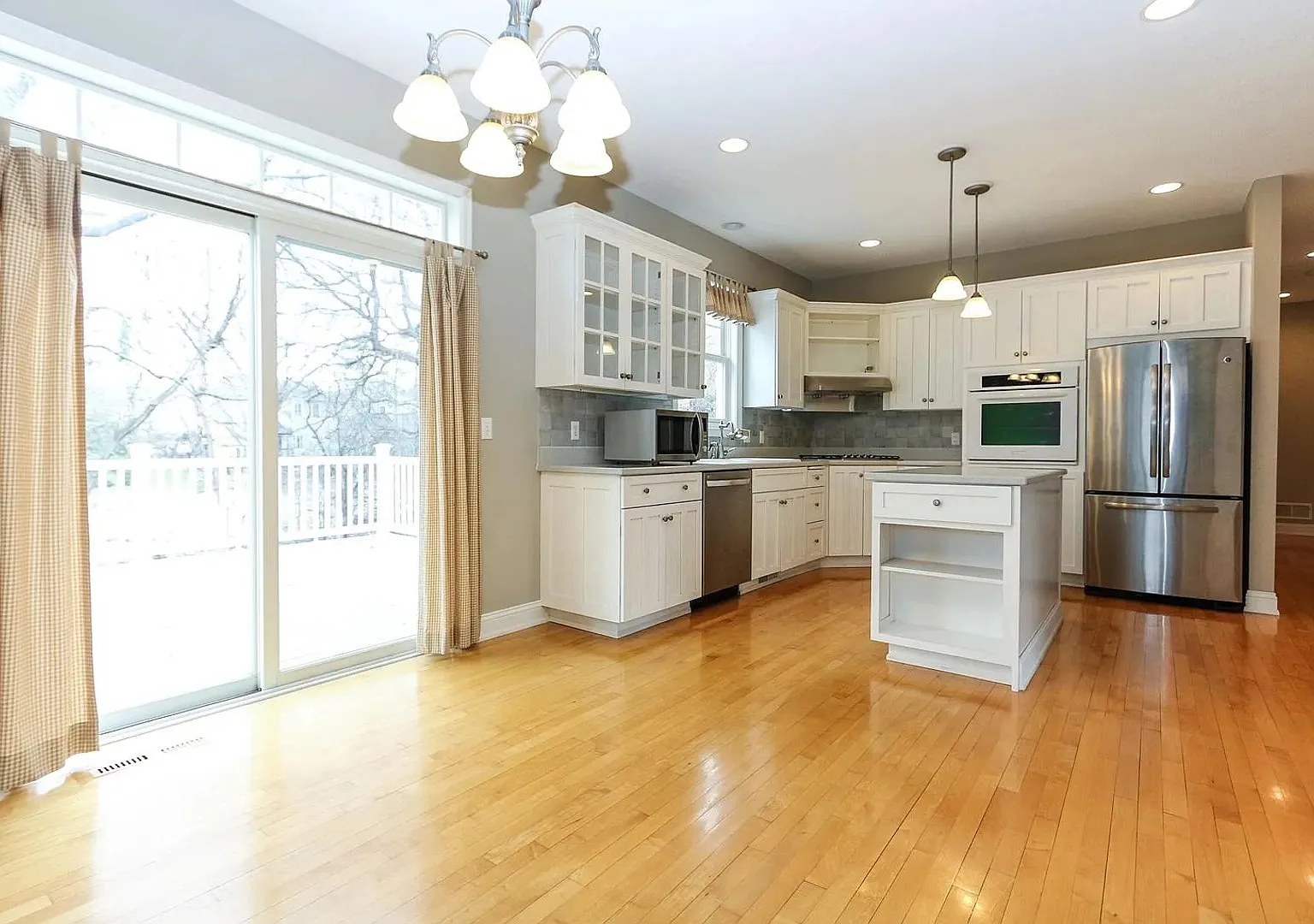 Rare 4 bed singe family super nice luxurious Eden prairie home for rent! — Photo 3