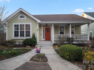 68 S Inglenook Ln, Flat Rock, NC 28731