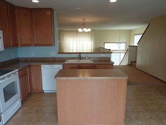 3rd image of 919 Ledgestone Dr