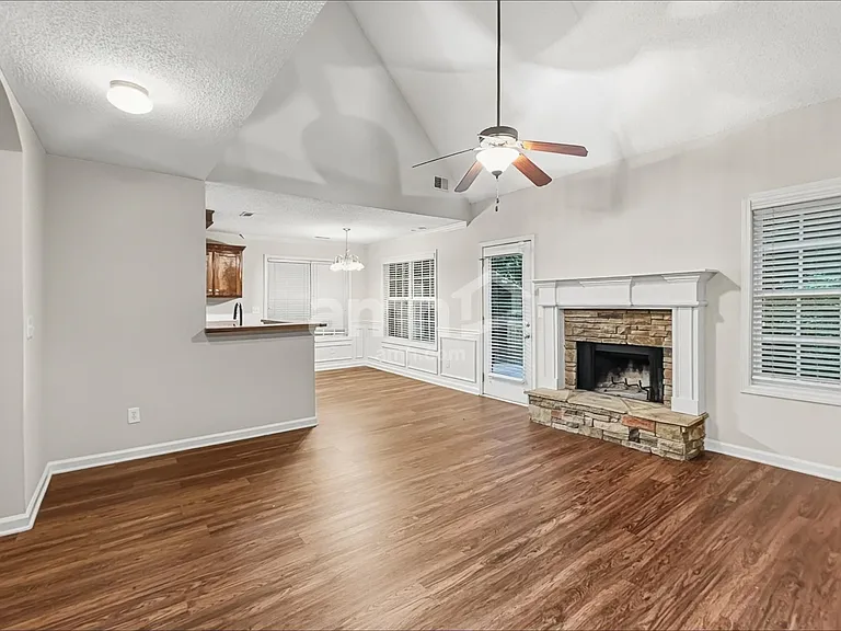 1759 Maxey Ln — Photo 7