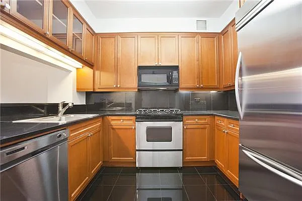 Sold by R New York | media 3