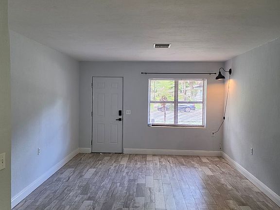 2nd image of 2205 S Park Ave #1/2