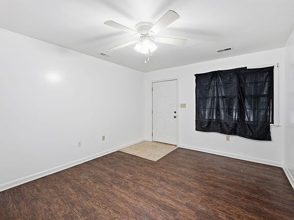 3rd image of 7915 Dutch Ct