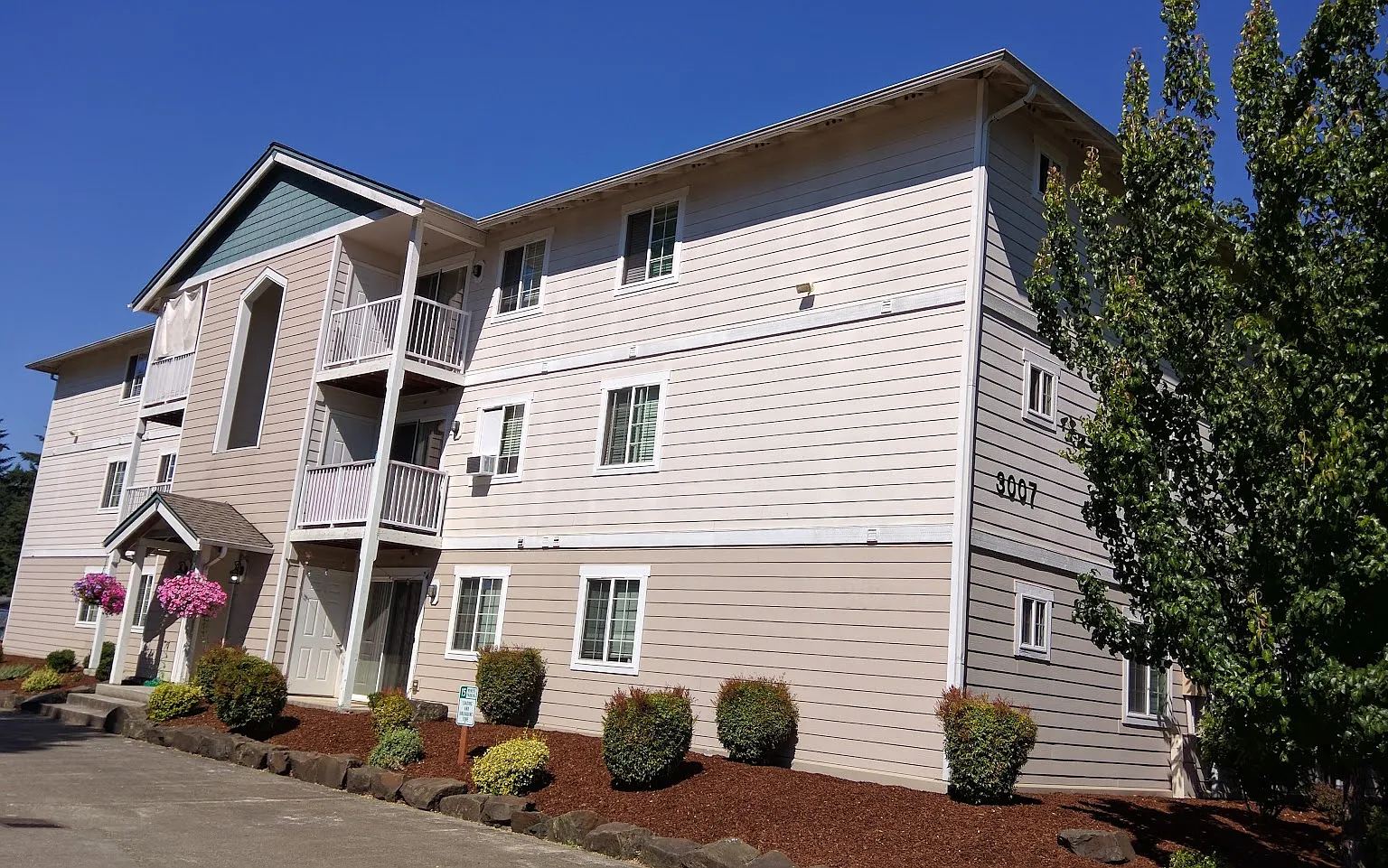 2 bed, 1100 sqft, $1,850 — Photo 1