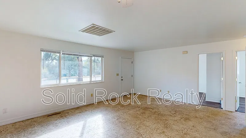 2 bed, 1.0 bath, 845 sqft, $1,200 — Photo 4