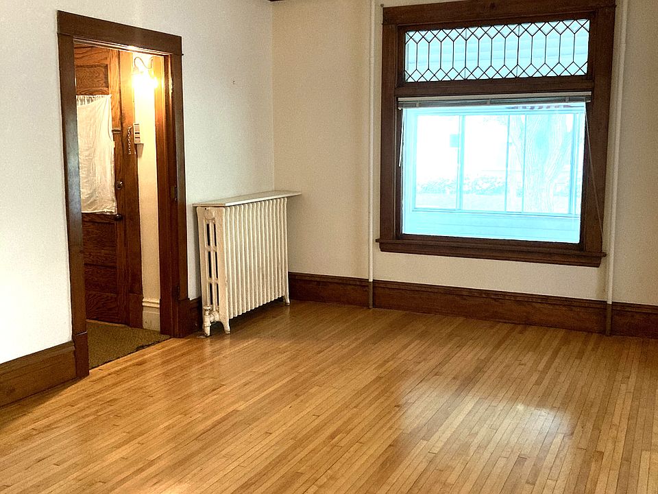 1st image of 2606 Irving Ave S #1