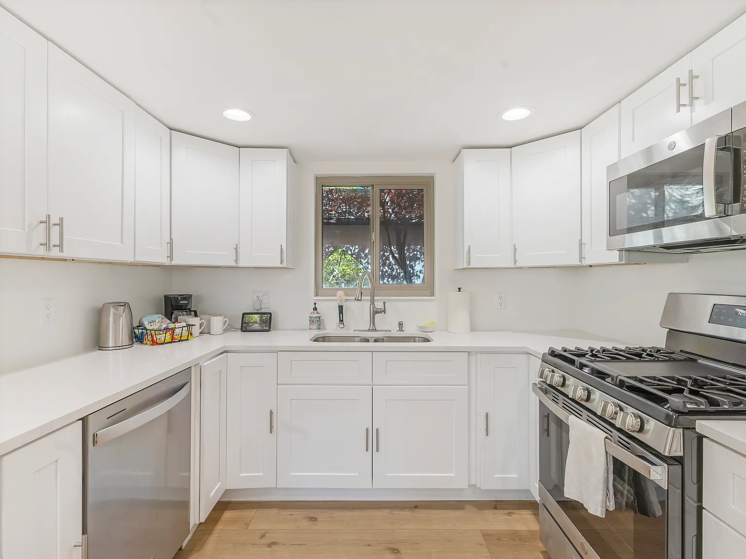 3 bed, 1450 sqft, $3,500 — Photo 4