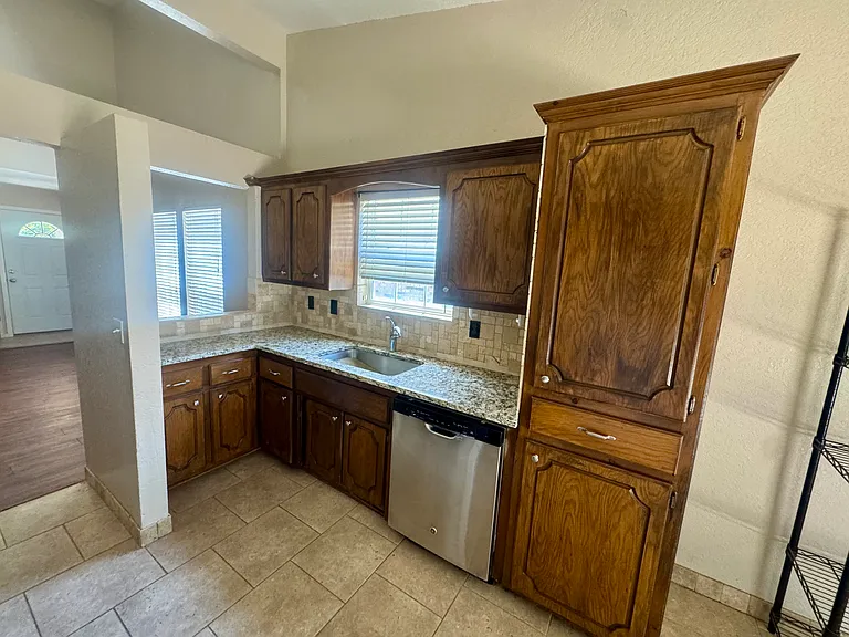 1333 White Oak Rd — Photo 4